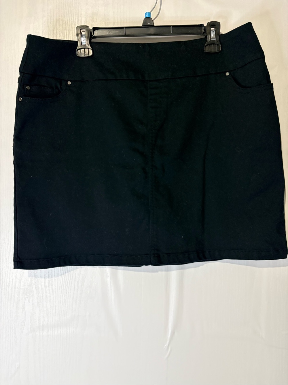 Black Women's Mini Skirt - Sleek Everyday Stretch